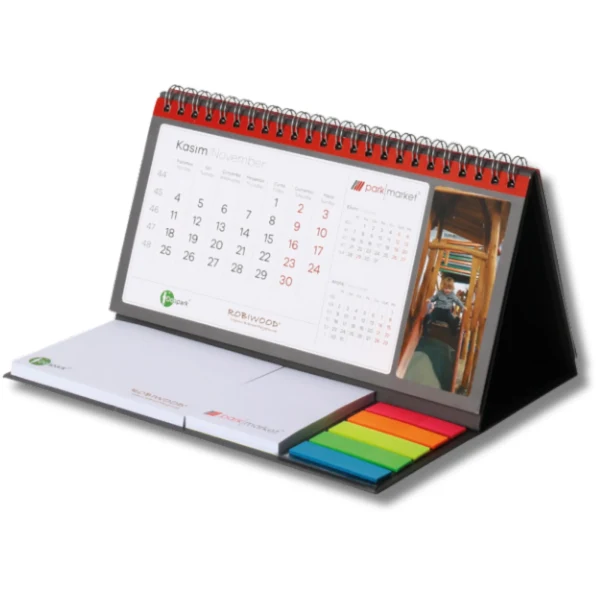 Calendario con notas adhesivas